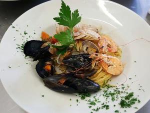 RistoVittoria - Ristorante e Pizzeria con Terrazza Vista Mare a Tirrenia